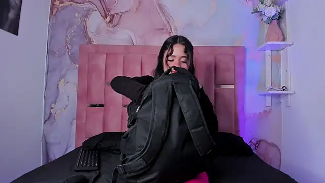 Isis Blaze online show from 11, 1, 2026