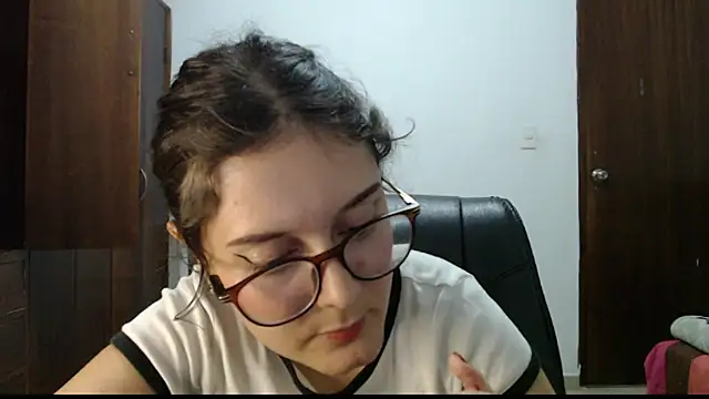 Snapshot of CarlaLorez chatting on 19, 5, 2026 CarlaLorez online show from 19, 5, 2026