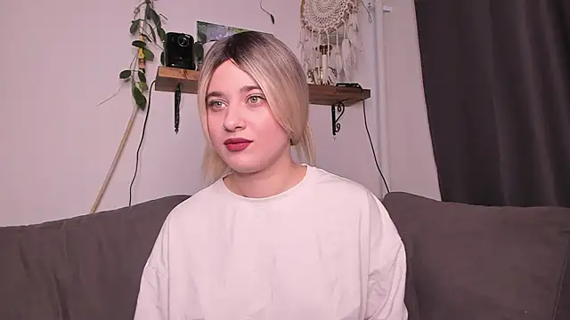 ShyBunny1 online show from 8, 10, 2025