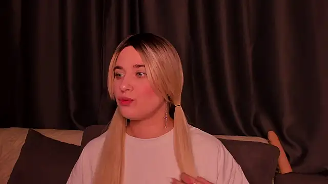 ShyBunny1 online show from 15, 10, 2025