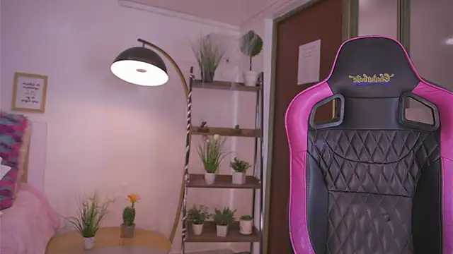 Giia Moretti  online show from 10, 11, 2025