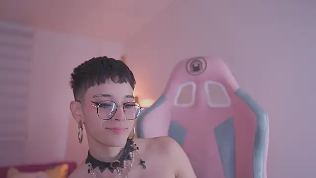 Giia Moretti  online show from 21, 11, 2025