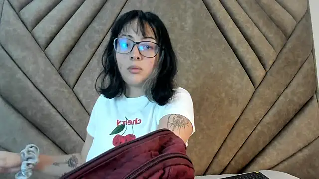 Mythical Girl online show from 6, 11, 2025