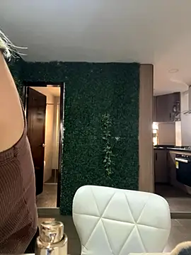 Mythical Girl online show from 19, 11, 2025