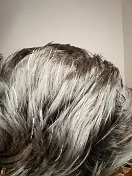 Lovebirdss online show from 3, 12, 2025