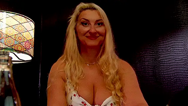 LeticiaReys online show from 18, 12, 2025