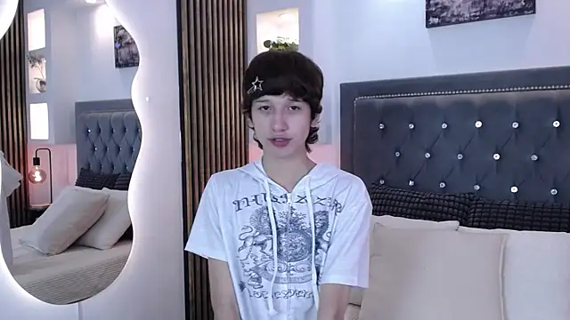 Emo Boy  online show from 13, 4, 2026