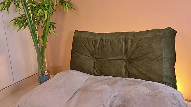 Snapshot of CherryCurl_ chatting on 25, 11, 2025 CherryCurl online show from 25, 11, 2025