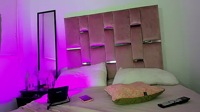 ChocoBunny1 online show from 18, 12, 2025