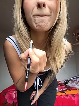 Snapshot of Ashleyroys_111 chatting on 27, 10, 2025 Ashleyroys 111 online show from 27, 10, 2025