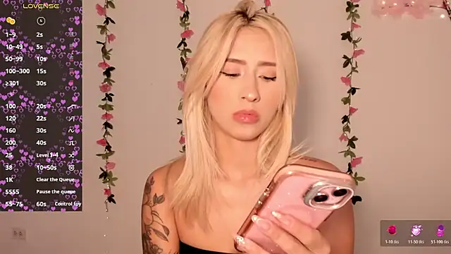 Snapshot of Ashleyroys_111 chatting on 9, 2, 2026 Ashleyroys 111 online show from 9, 2, 2026