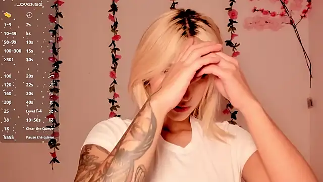 Snapshot of Ashleyroys_111 chatting on 1, 3, 2026 Ashleyroys 111 online show from 1, 3, 2026