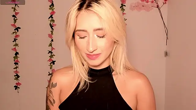 Snapshot of Ashleyroys_111 chatting on 12, 3, 2026 Ashleyroys 111 online show from 12, 3, 2026