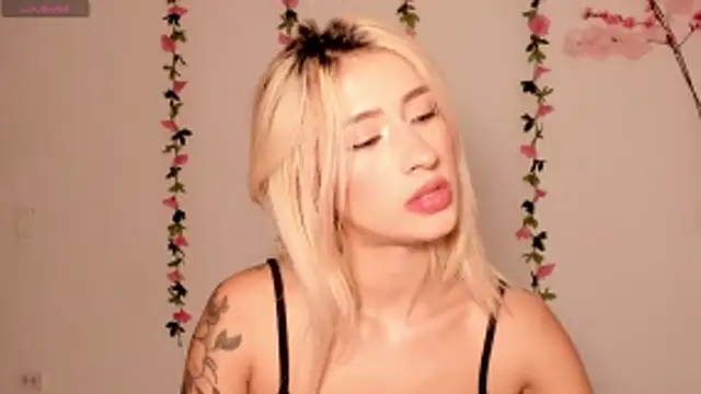 Snapshot of Ashleyroys_111 chatting on 27, 3, 2026 Ashleyroys 111 online show from 27, 3, 2026