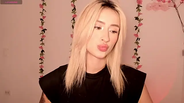 Snapshot of Ashleyroys_111 chatting on 31, 3, 2026 Ashleyroys 111 online show from 31, 3, 2026