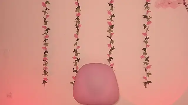 Snapshot of Ashleyroys_111 chatting on 2, 4, 2026 Ashleyroys 111 online show from 2, 4, 2026