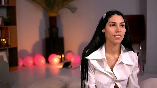 SiennaLuna online show from 26, 11, 2025