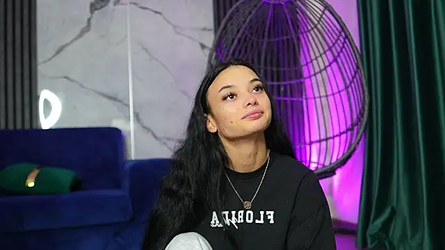 RachelRavee online show from 3, 11, 2025