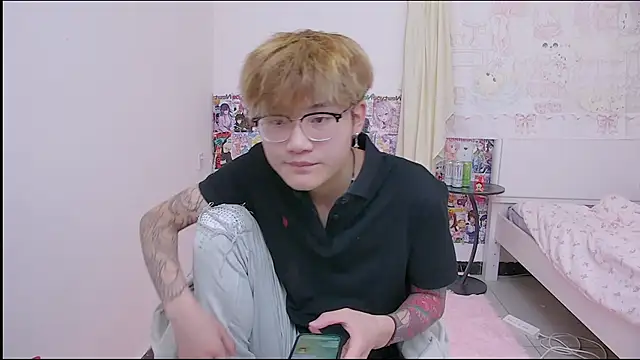 KK-cuteboy online show from 10, 4, 2026