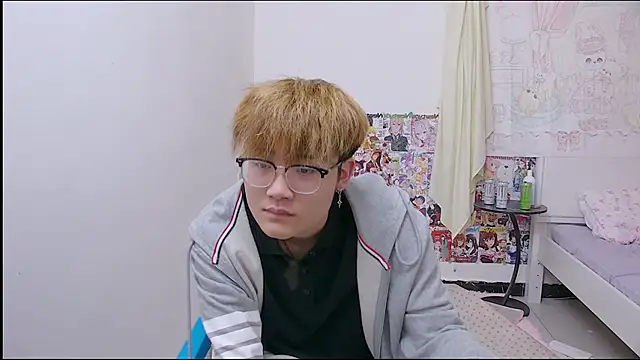 KK-cuteboy online show from 11, 4, 2026