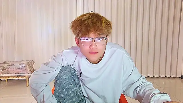KK-cuteboy online show from 14, 4, 2026