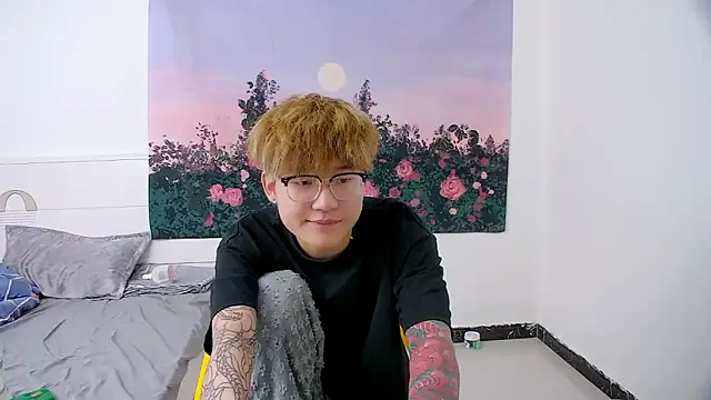 KK-cuteboy online show from 15, 4, 2026