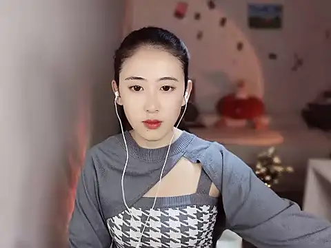 Queena  online show from 19, 12, 2025