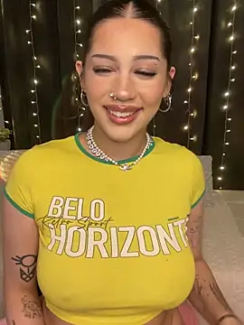 LoraShines online show from 22, 5, 2026
