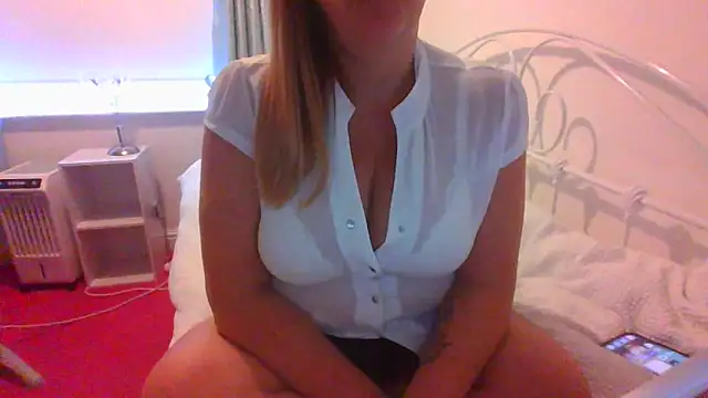 Snapshot of BbwGreenEyes69_ chatting on 9, 10, 2025 BbwGreenEyes69  online show from 9, 10, 2025