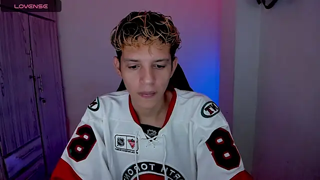 tylernova online show from 4, 4, 2026