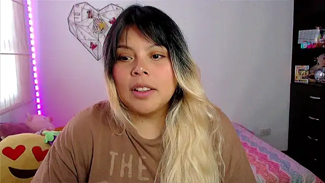 EllieMoonX online show from 6, 4, 2026