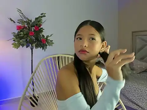 Snapshot of christine__khant chatting on 16, 10, 2025 christine  khant online show from 16, 10, 2025