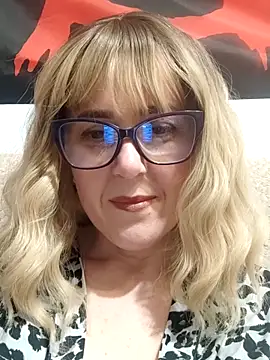 Amelialove42 online show from 18, 4, 2026