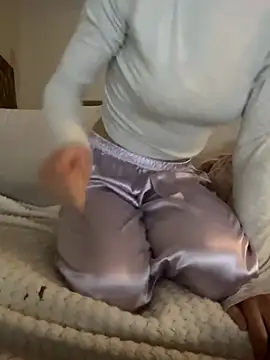 Snapshot of honeymalou chatting on 14, 10, 2025 honeymalou online show from 14, 10, 2025