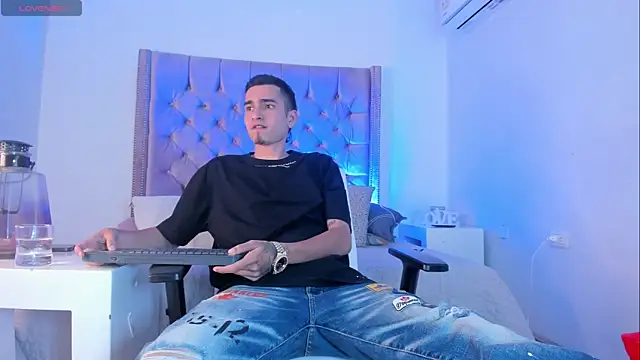 Ethan Boy  online show from 17, 10, 2025