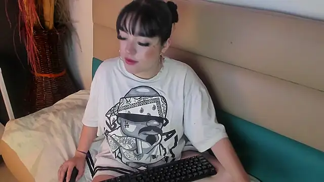 Snapshot of bubble__angel__ chatting on 4, 12, 2025 bubble angel online show from 4, 12, 2025