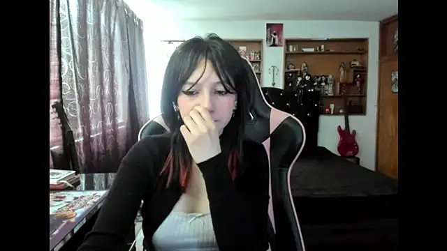 Maki Zein  online show from 30, 10, 2025