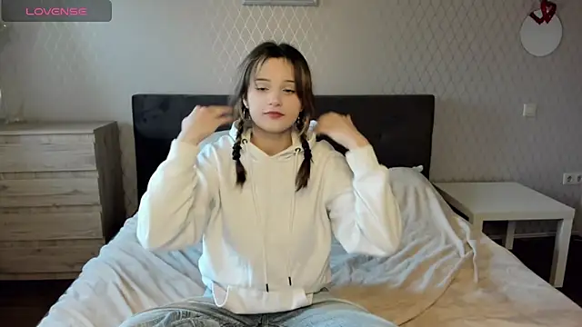 Snapshot of SofiMuse chatting on 13, 10, 2025 SofiMuse online show from 13, 10, 2025
