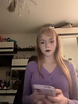 Snapshot of OpheliaMills chatting on 12, 10, 2025 OpheliaMills online show from 12, 10, 2025