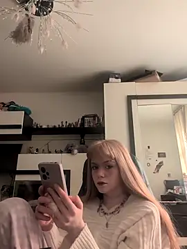 Snapshot of OpheliaMills chatting on 15, 10, 2025 OpheliaMills online show from 15, 10, 2025