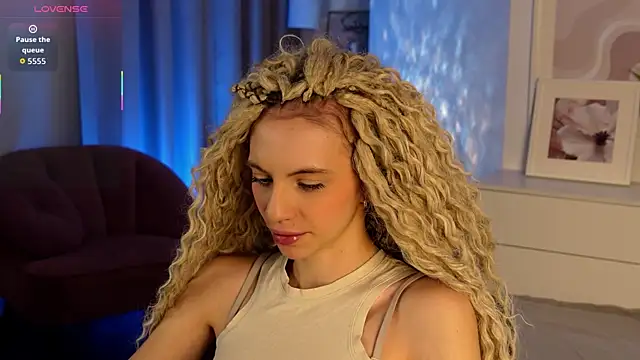 Snapshot of mia_silkk chatting on 19, 12, 2025 mia silkk online show from 19, 12, 2025