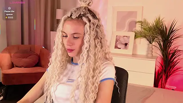 Snapshot of mia_silkk chatting on 15, 1, 2026 mia silkk online show from 15, 1, 2026