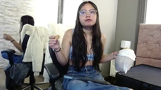 Snapshot of _kita chatting on 3, 11, 2025 kita online show from 3, 11, 2025