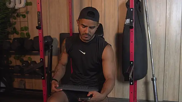 Snapshot of Reik_Vonn chatting on 15, 10, 2025 Reik Vonn online show from 15, 10, 2025