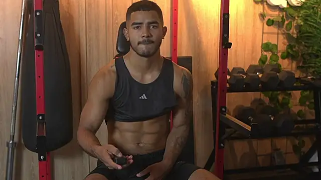 Snapshot of Reik_Vonn chatting on 7, 11, 2025 Reik Vonn online show from 7, 11, 2025