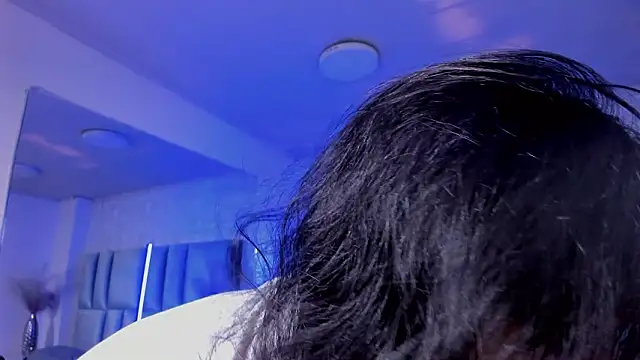 HollyPeach online show from 9, 3, 2026