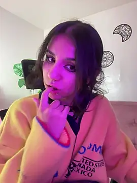 HollyPeach online show from 21, 7, 2026