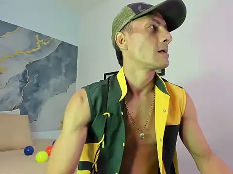 latin crissex online show from 7, 11, 2025