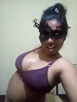 Expose Queen online show from 4, 3, 2026