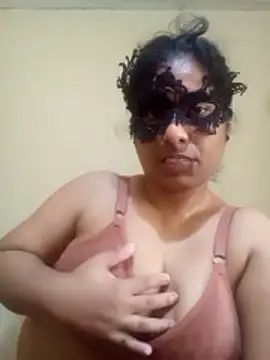 Expose Queen online show from 11, 3, 2026